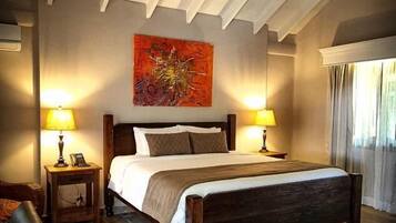 Kamar Double, pemandangan sungai (Riverside) | Seprai premium, brankas, dan didekorasi berbeda-beda