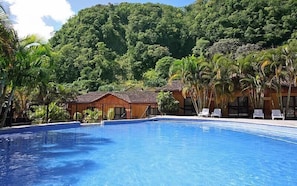 Außenpool, geöffnet von 09:00 Uhr bis 18:00 Uhr, Liegestühle