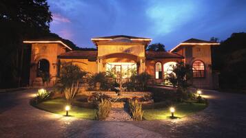 Couples treatment rooms, sauna, Turkish bath, body treatments
