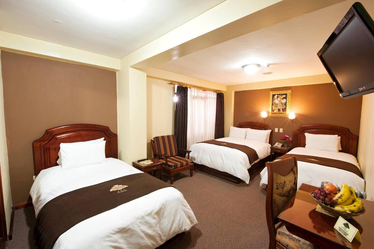 In-room safe, desk, bed sheets