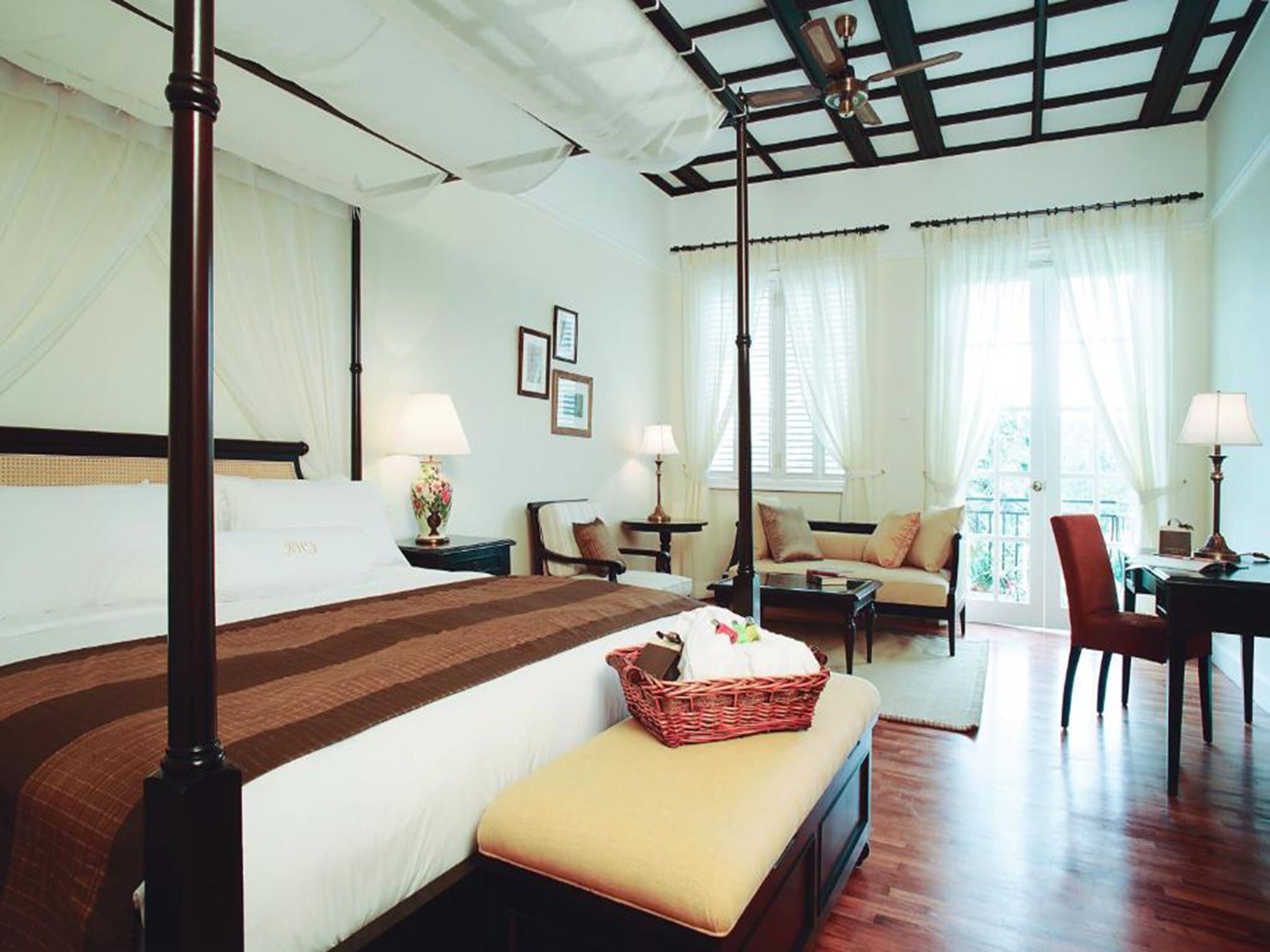 deluxe room, balcony | 1 bedroom, minibar, in-room safe, desk