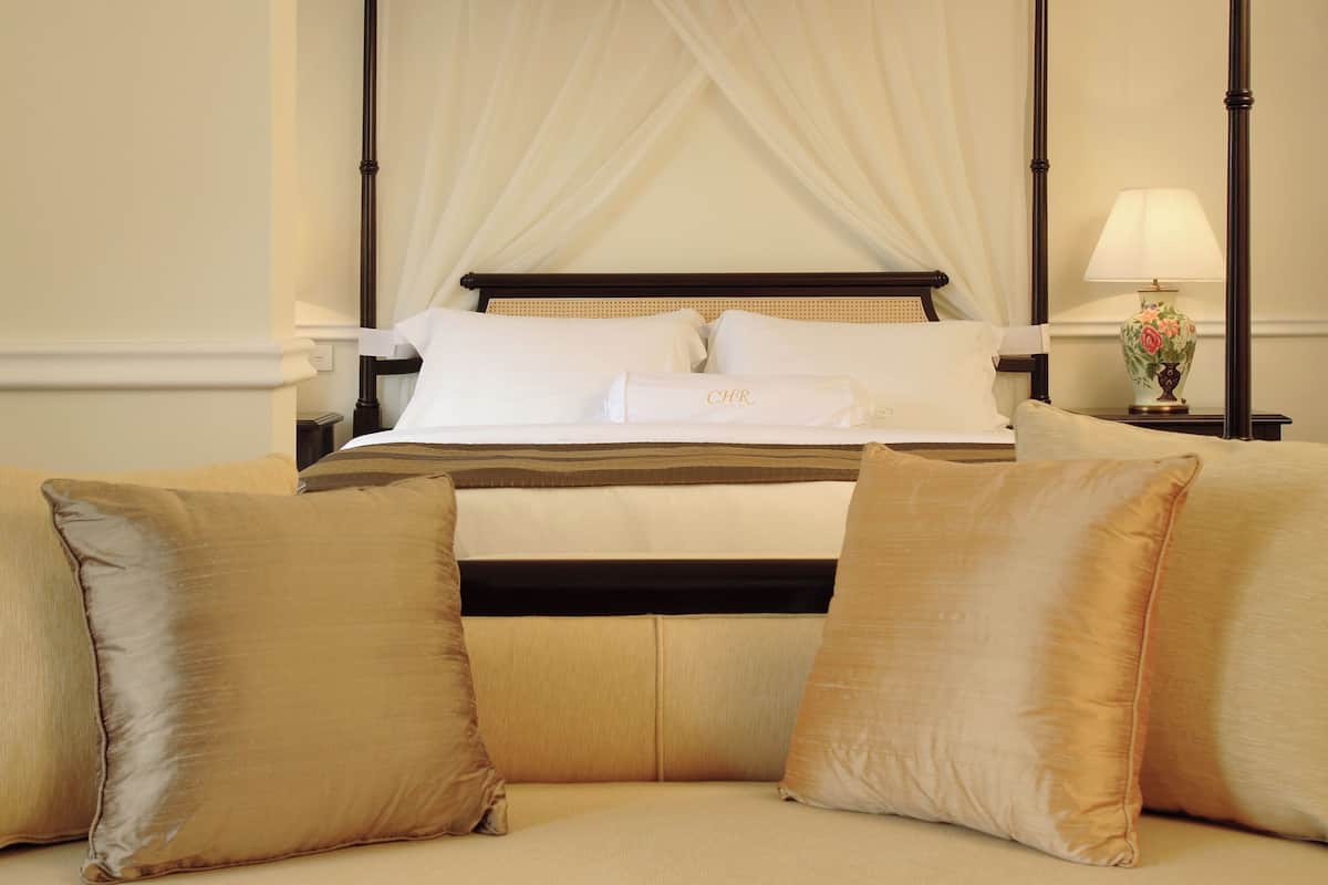 junior suite, bathtub (with balcony) | 1 bedroom, minibar, in-room safe, desk