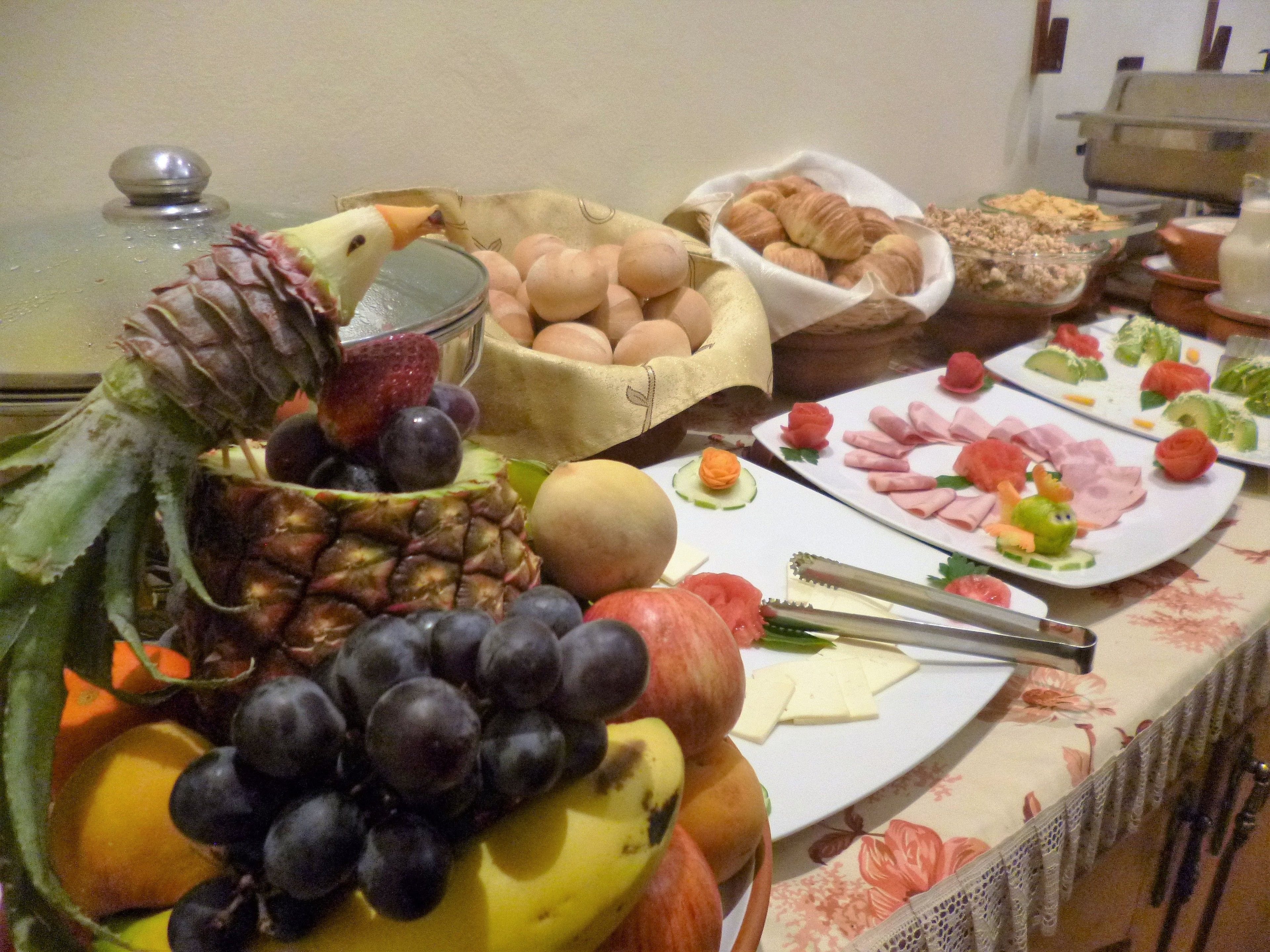 breakfast and dinner served, international cuisine