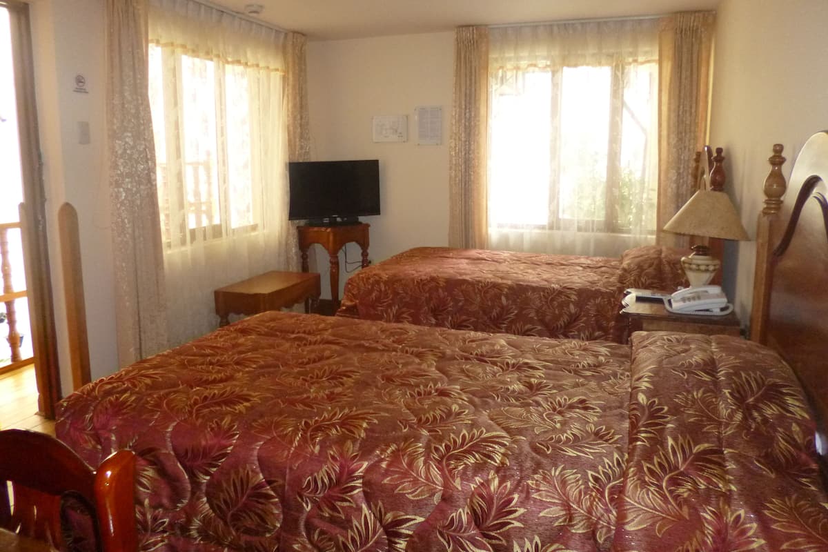 Economy Twin Room | In-room safe, desk, iron/ironing board, free WiFi