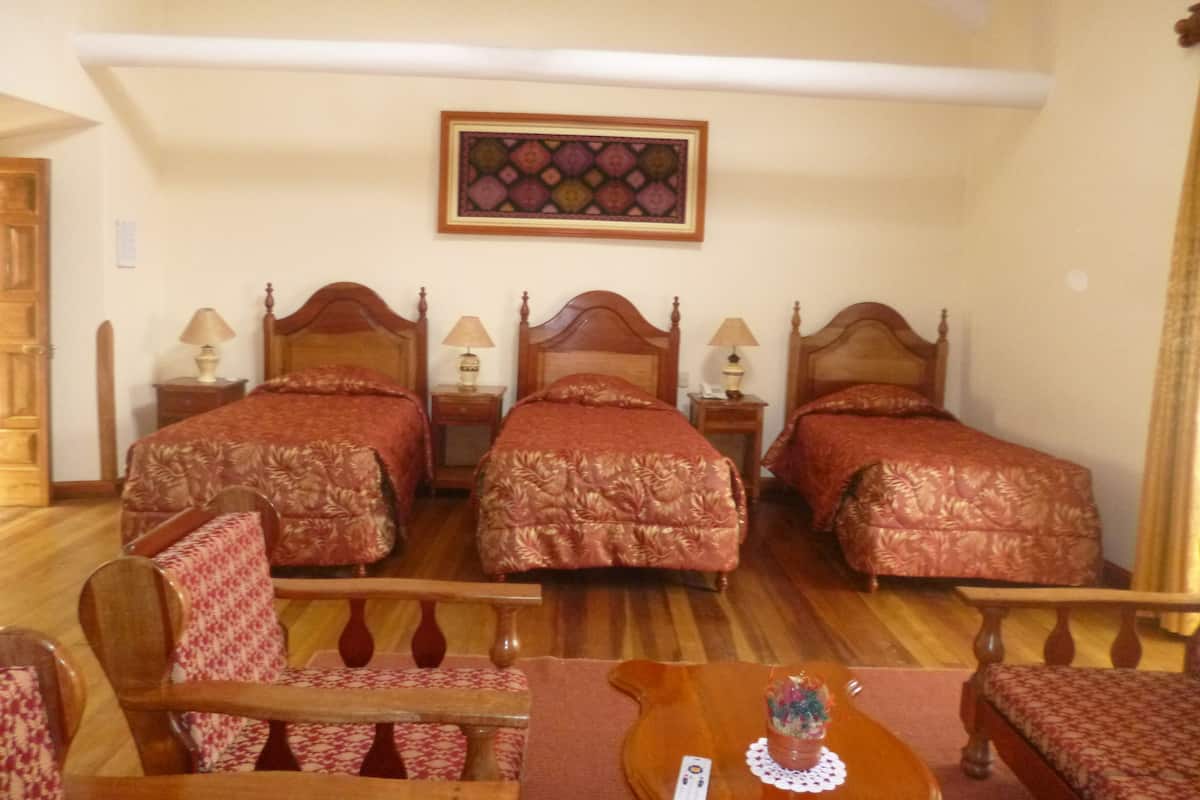 Superior Triple Room | In-room safe, desk, iron/ironing board, free WiFi