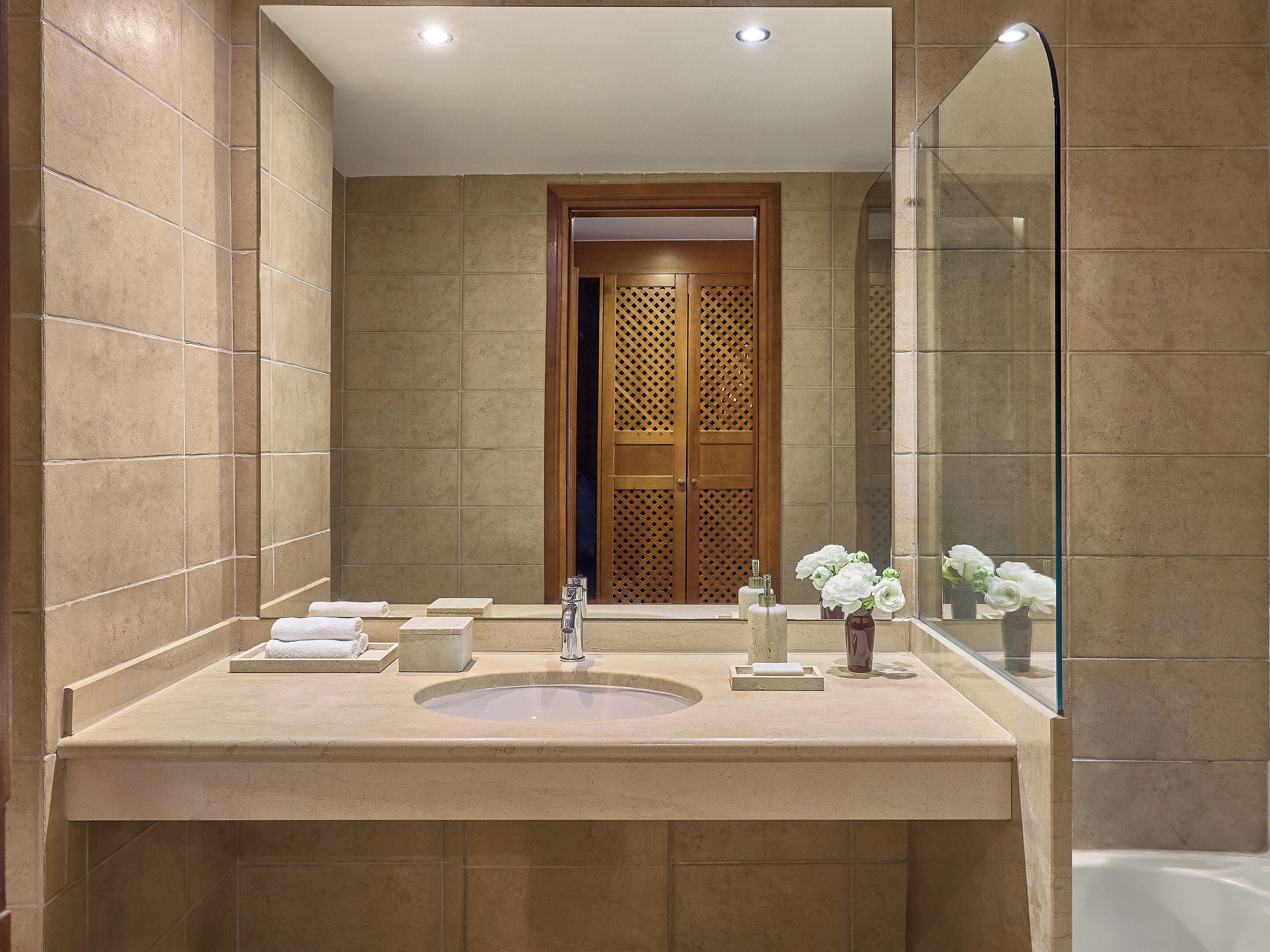 in-room safe, desk, soundproofing, free wifi