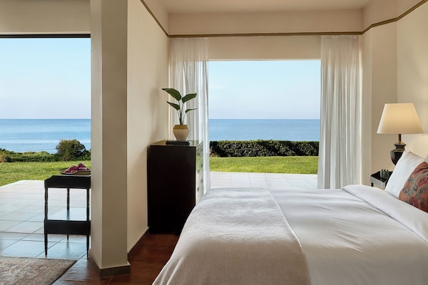 In-room safe, desk, soundproofing, WiFi (free)