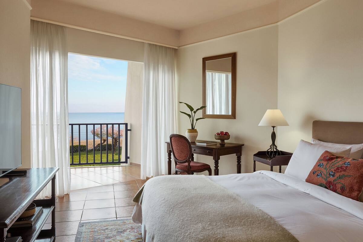 in-room safe, desk, soundproofing, free wifi