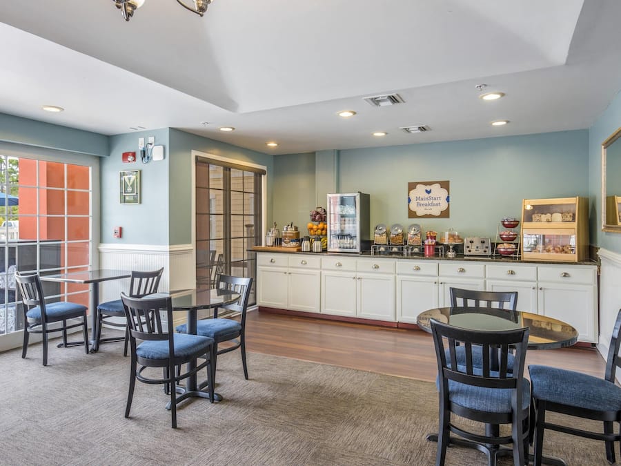 Free daily continental breakfast