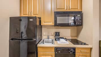 Suite, Multiple Beds, Accessible, Non Smoking | Desk, iron/ironing board, free WiFi, bed sheets