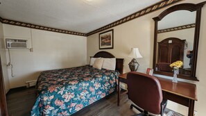 Standard Room, 1 King Bed | Desk, free WiFi, bed sheets - Delta Motel (Bay City)