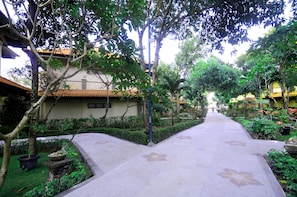 Property grounds - Melasti Beach Resort & Spa (Legian)