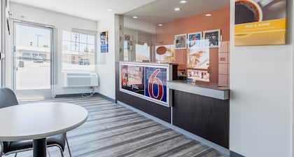 Motel 6 Barstow, CA - Route 66
