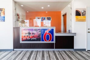 Lobby - Motel 6 Barstow, CA - Route 66 (Barstow)