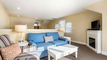 Suite, 2 Bedrooms, Non Smoking | Individually decorated, individually furnished, iron/ironing board