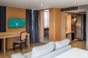 Deluxe Jacuzzi | Ropa de cama de alta calidad, minibar, caja fuerte y cortinas opacas