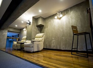 Deep-tissue massages, Thai massages, 4 treatment rooms