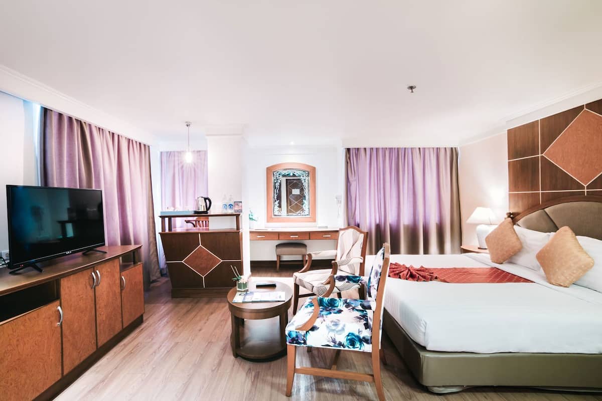 Peralatan tempat tidur premium, bar mini, peti besi dalam bilik