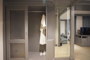 Corner Suite Room | Wardrobe