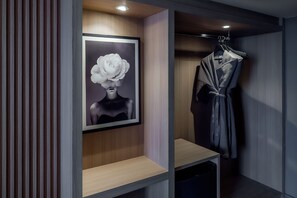 Jacuzzi Suite Room | Premium bedding, minibar, in-room safe, blackout curtains - Cross Vibe Bangkok Srinakarin (Bangkok)