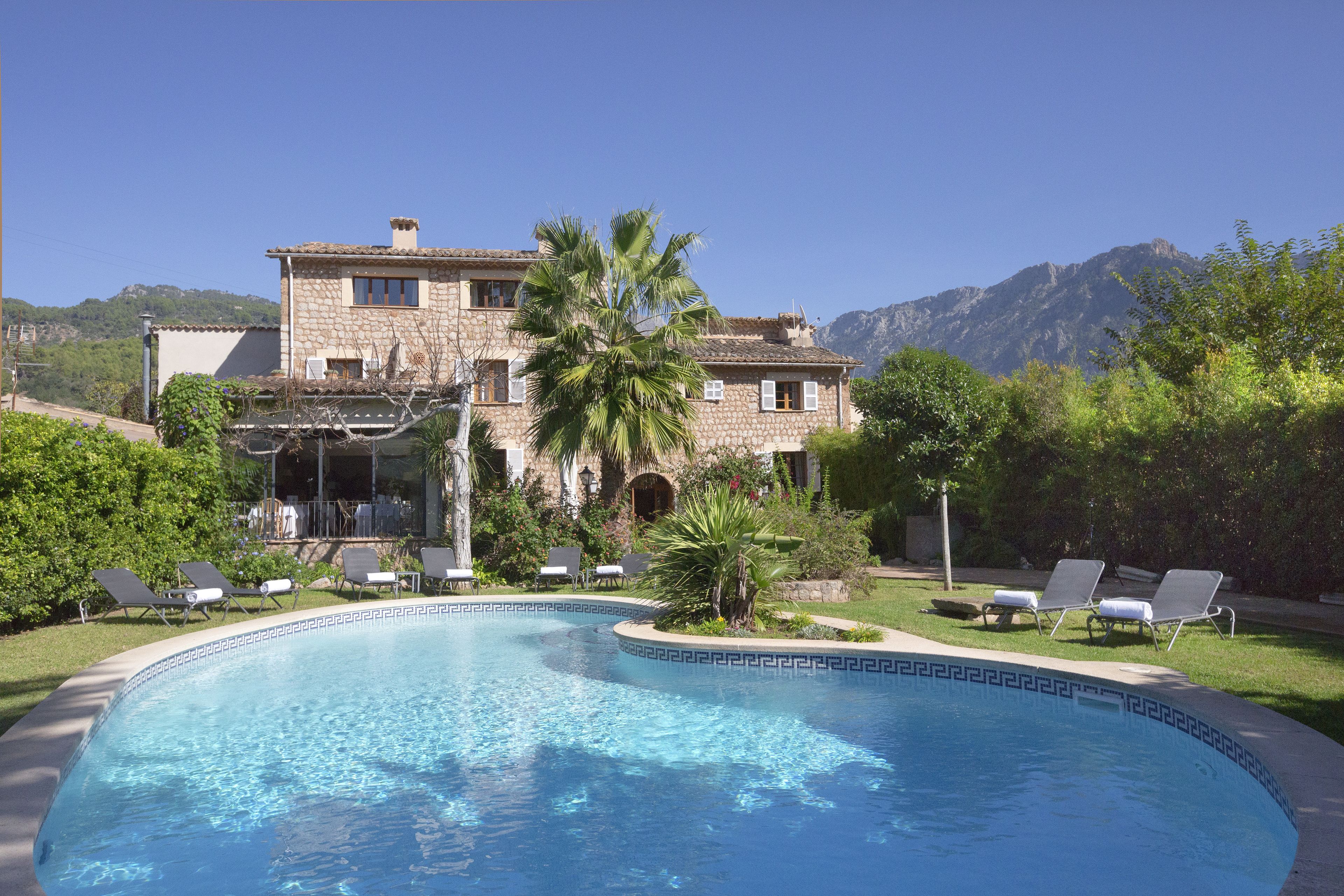2 piscinas al aire libre, sillones reclinables de piscina
