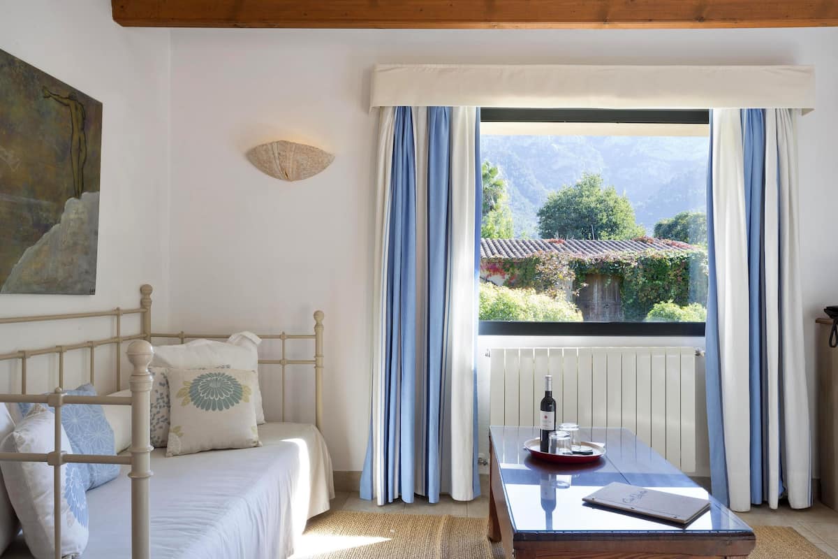 Suite (Gardens) | 1 bedroom, minibar, in-room safe, desk