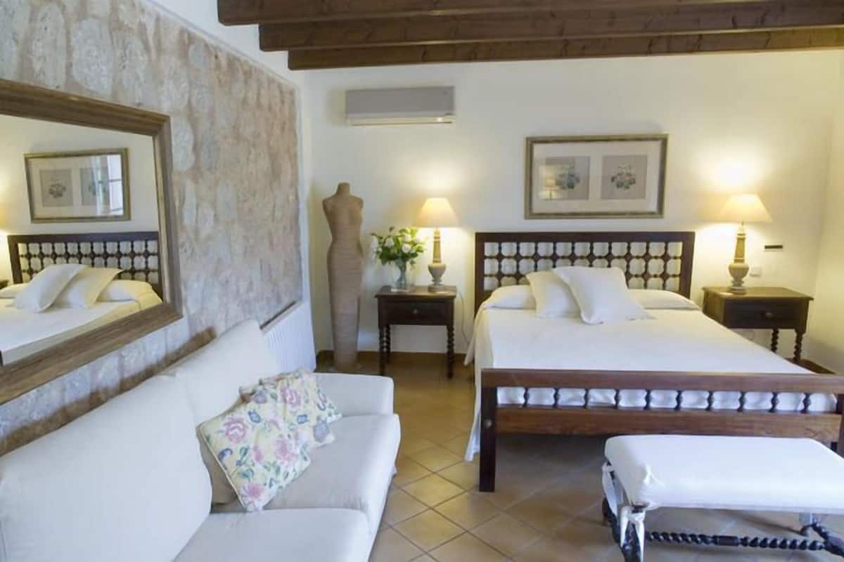 Double Room, Terrace | 1 bedroom, minibar, in-room safe, desk
