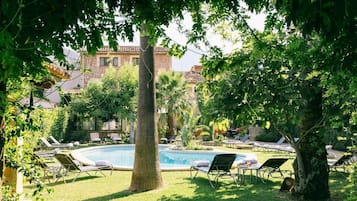 2 piscinas al aire libre, sillones reclinables de piscina