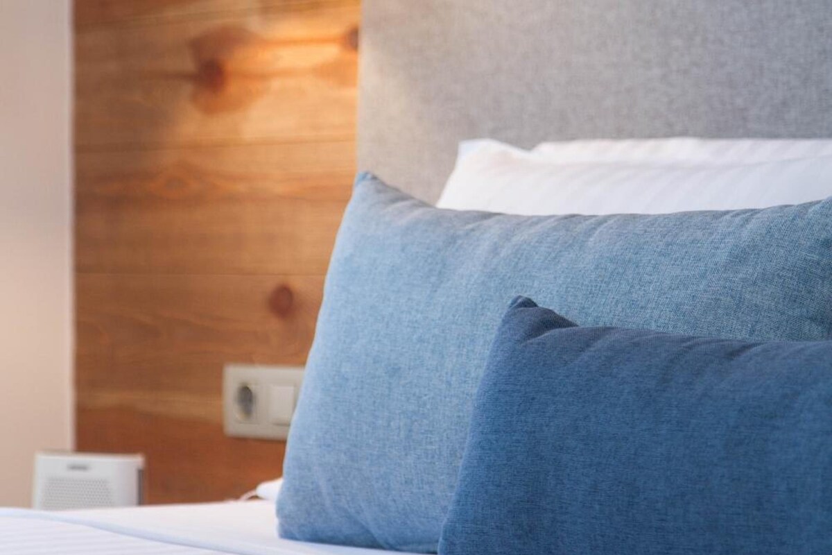 Camas con pillow-top, minibar y caja de seguridad en la habitación 