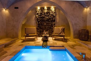 Sauna, hot tub, steam room, Turkish bath/hammam, body treatments