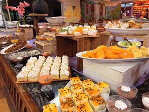 Frühstück, Mittagessen und Abendessen