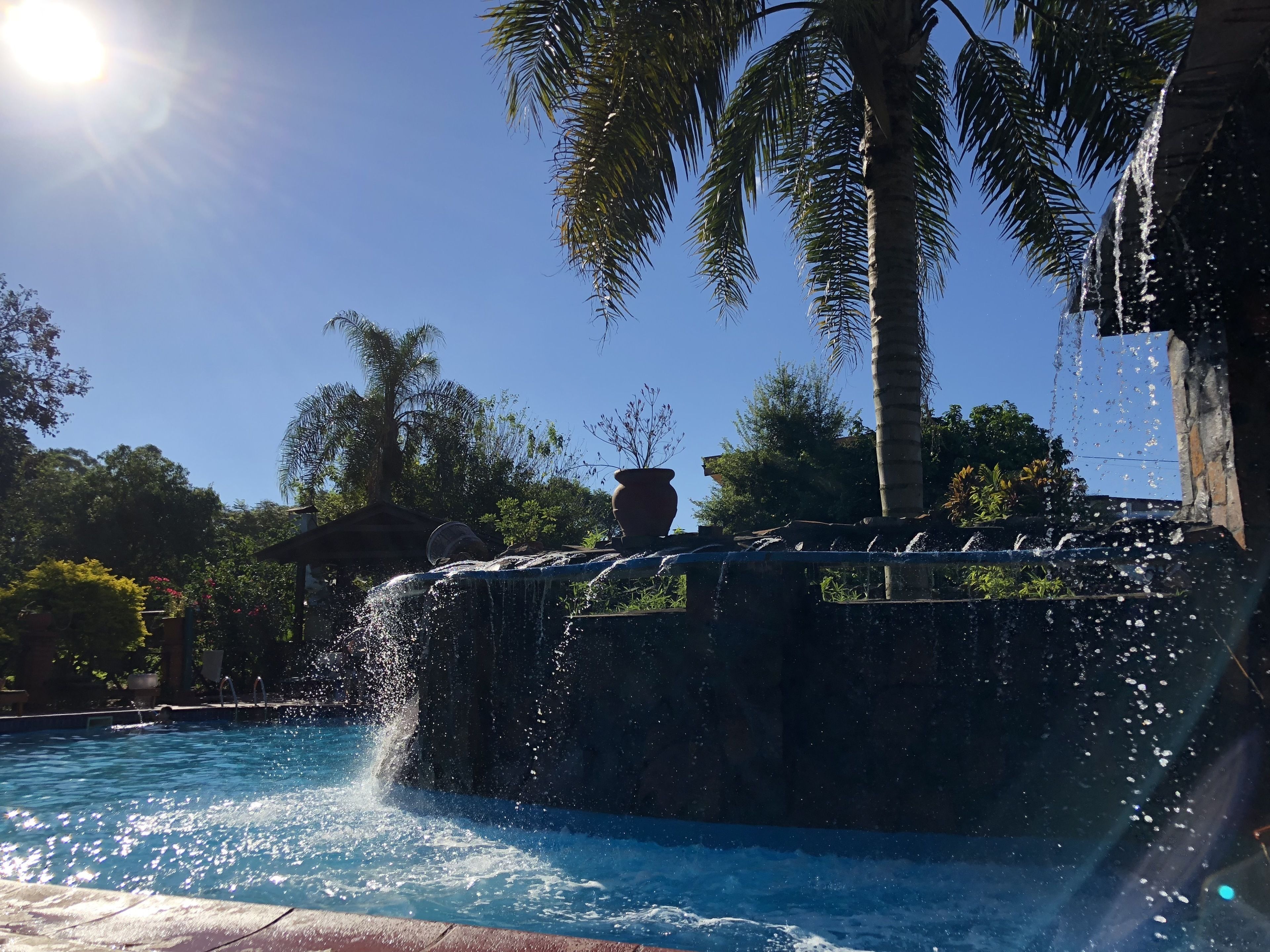 2 piscinas externas, espreguiçadeiras