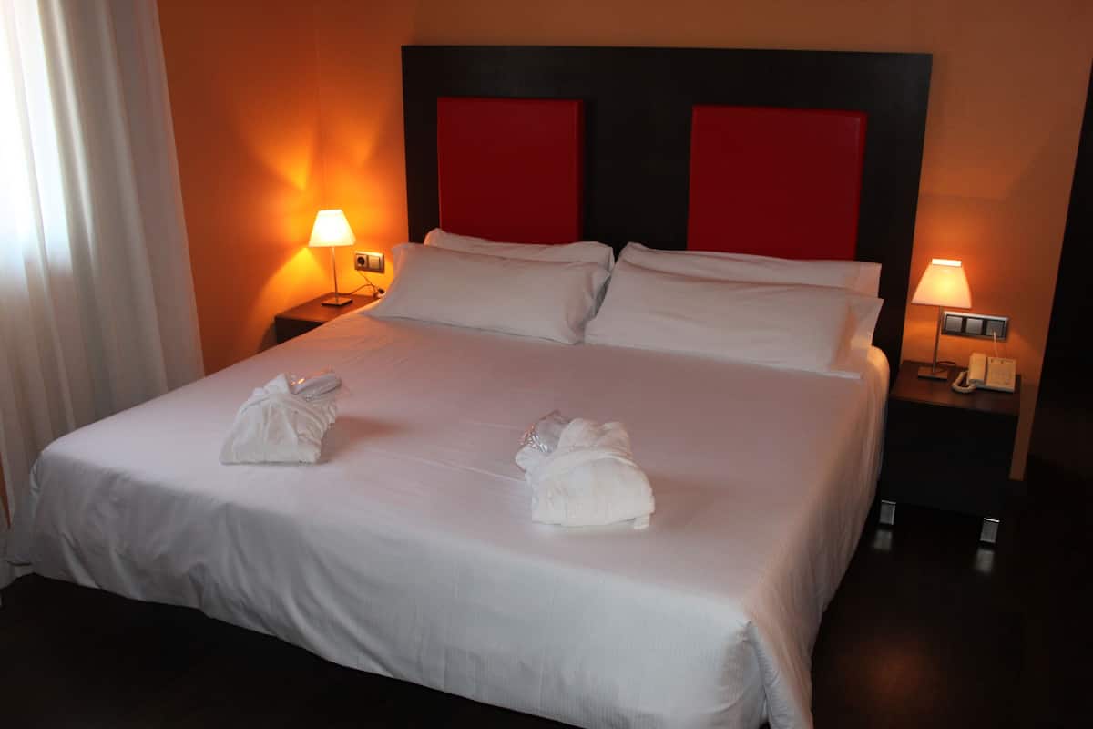 1 bedroom, premium bedding, minibar, in-room safe