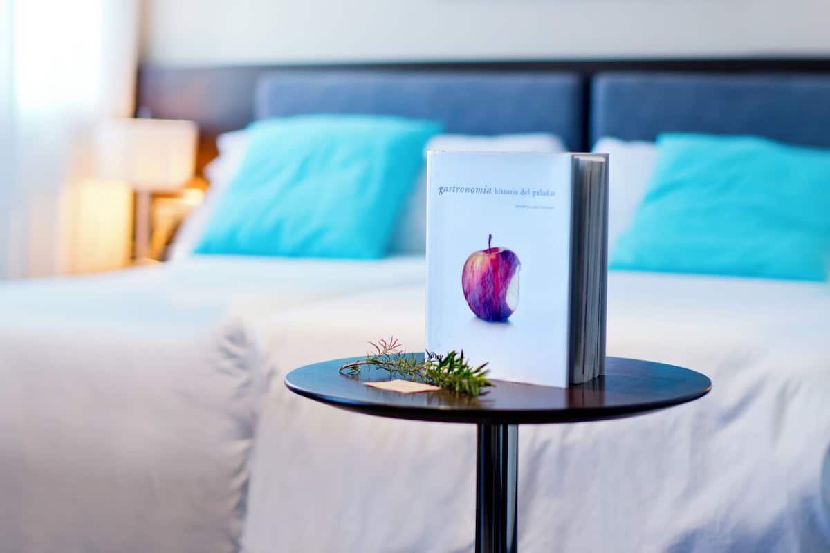 1 bedroom, premium bedding, minibar, in-room safe