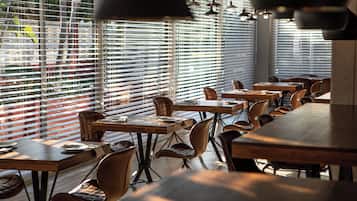 2 restaurants, breakfast, lunch served; local and international cuisine