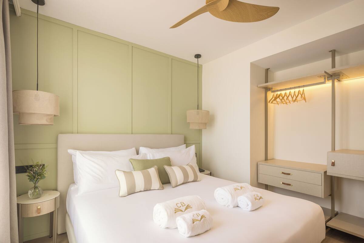 1 bedroom, premium bedding, minibar, in-room safe