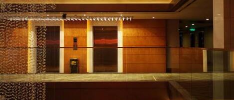 Bañera y ducha independientes y artículos de higiene personal gratuitos