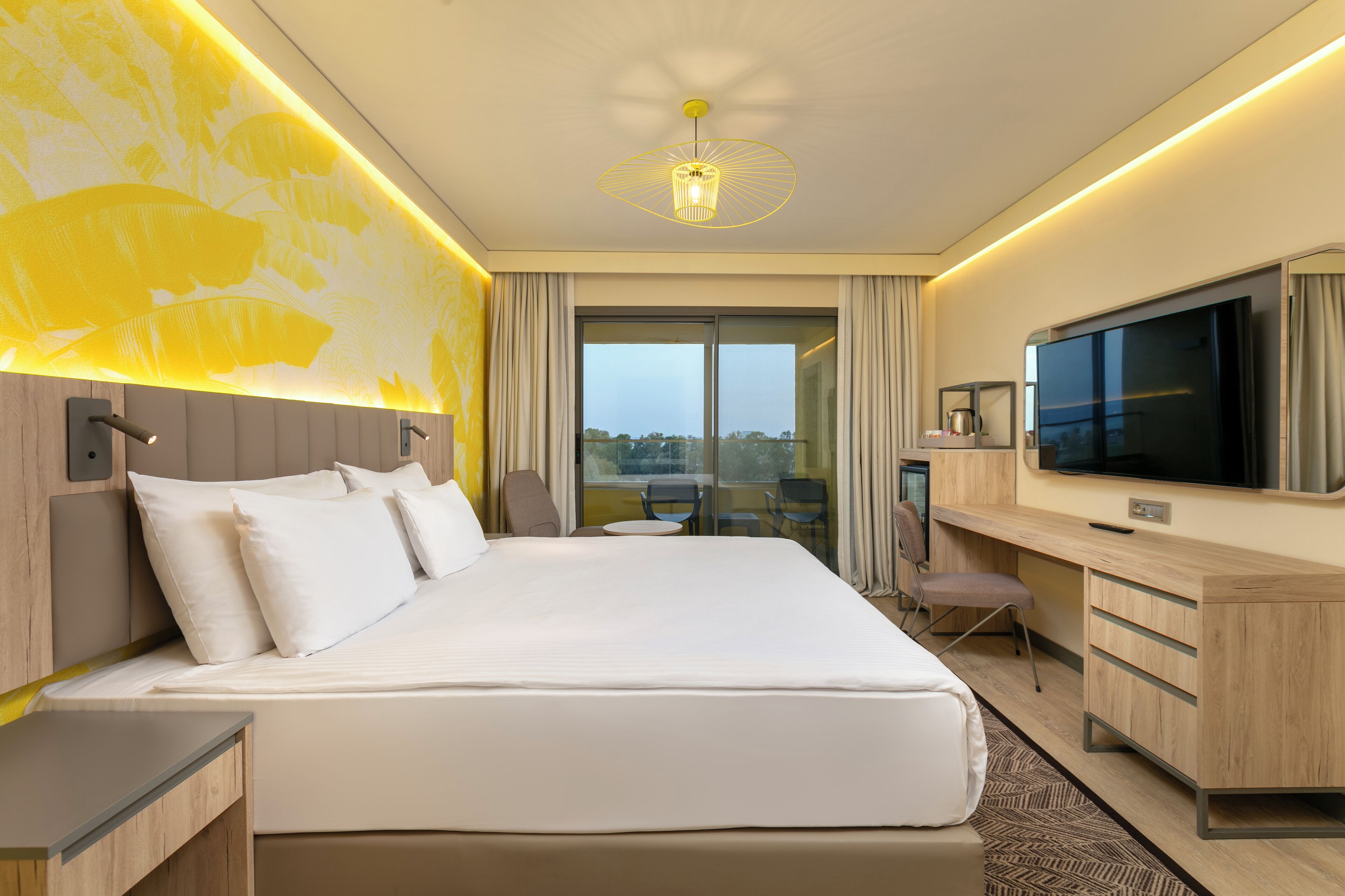 Junior Family Room | Minibar, in-room safe, desk, laptop workspace