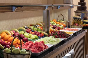 7 restaurantes; se sirve desayuno, almuerzo y cena