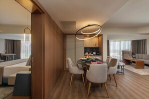 King Suite | Minibar, in-room safe, desk, laptop workspace - Megasaray Resort Side (Manavgat)