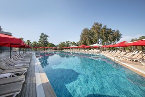 Indoor pool, 3 outdoor pools, pool umbrellas, sun loungers - Megasaray Resort Side (Manavgat)
