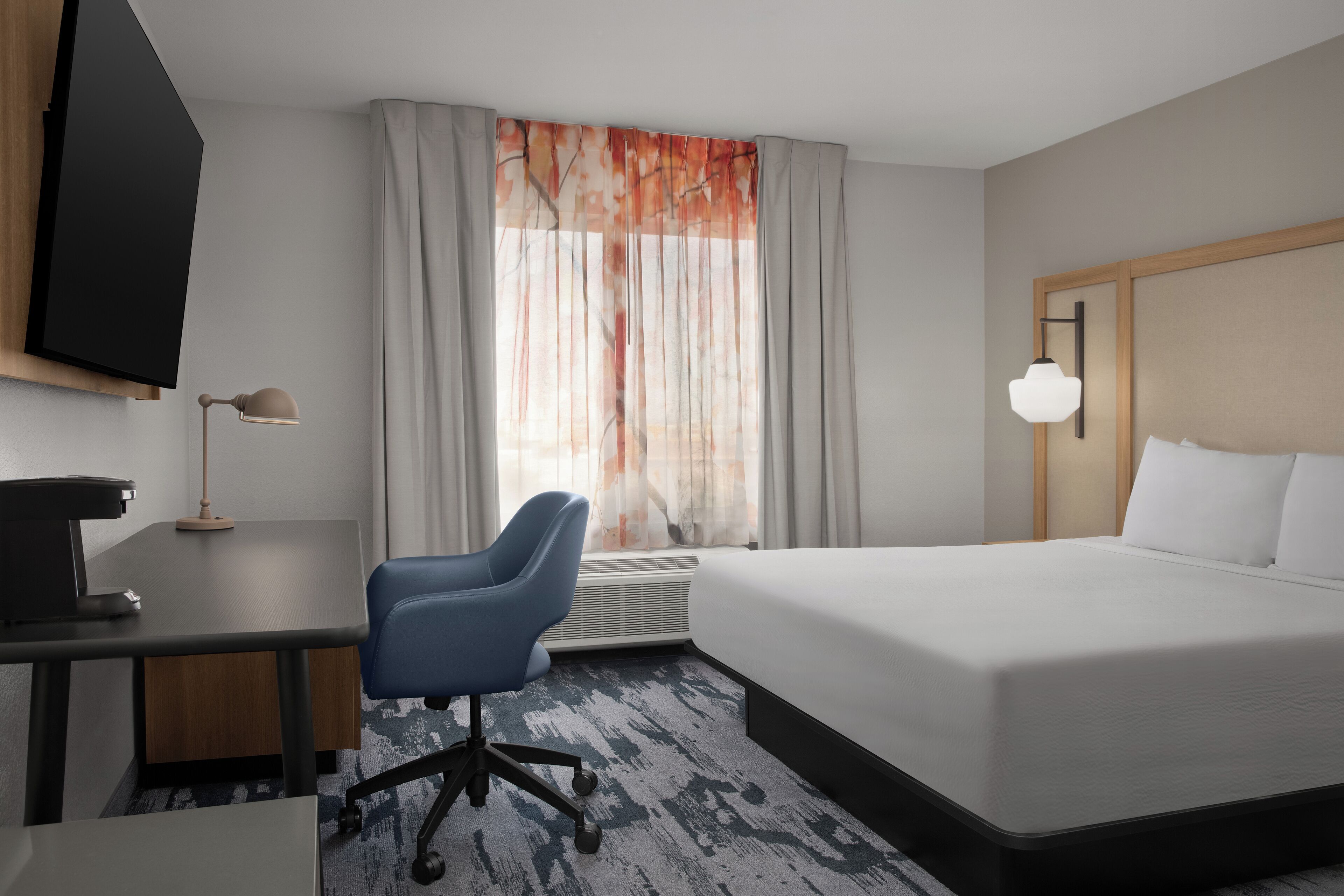 고급 침구, 책상, 암막 커튼, 다리미/다리미판