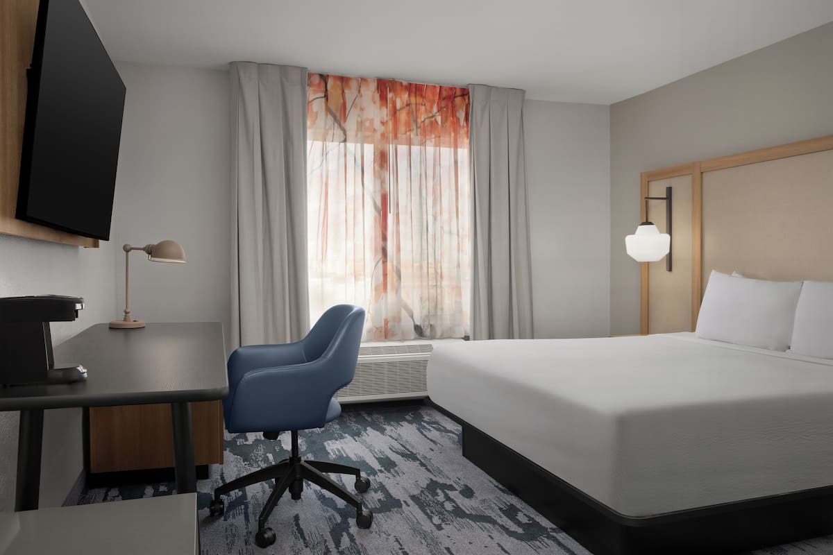 Ropa de cama de alta calidad, escritorio y cortinas blackout