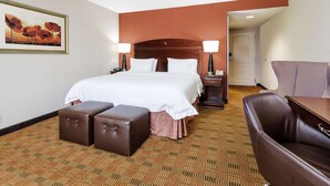 A hotel room with a large bed, two bedside tables, a desk, and a chair. - Hampton Inn Moss Point Pascagoula (Moss Point)