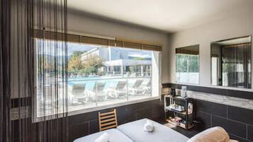 Een sauna, een bubbelbad, een stoombad, een Turks bad/hammam