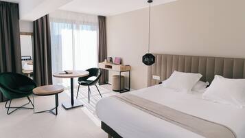 Literie de qualité supérieure, coffres-forts dans les chambres, bureau