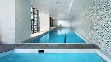 Indoor spa tub