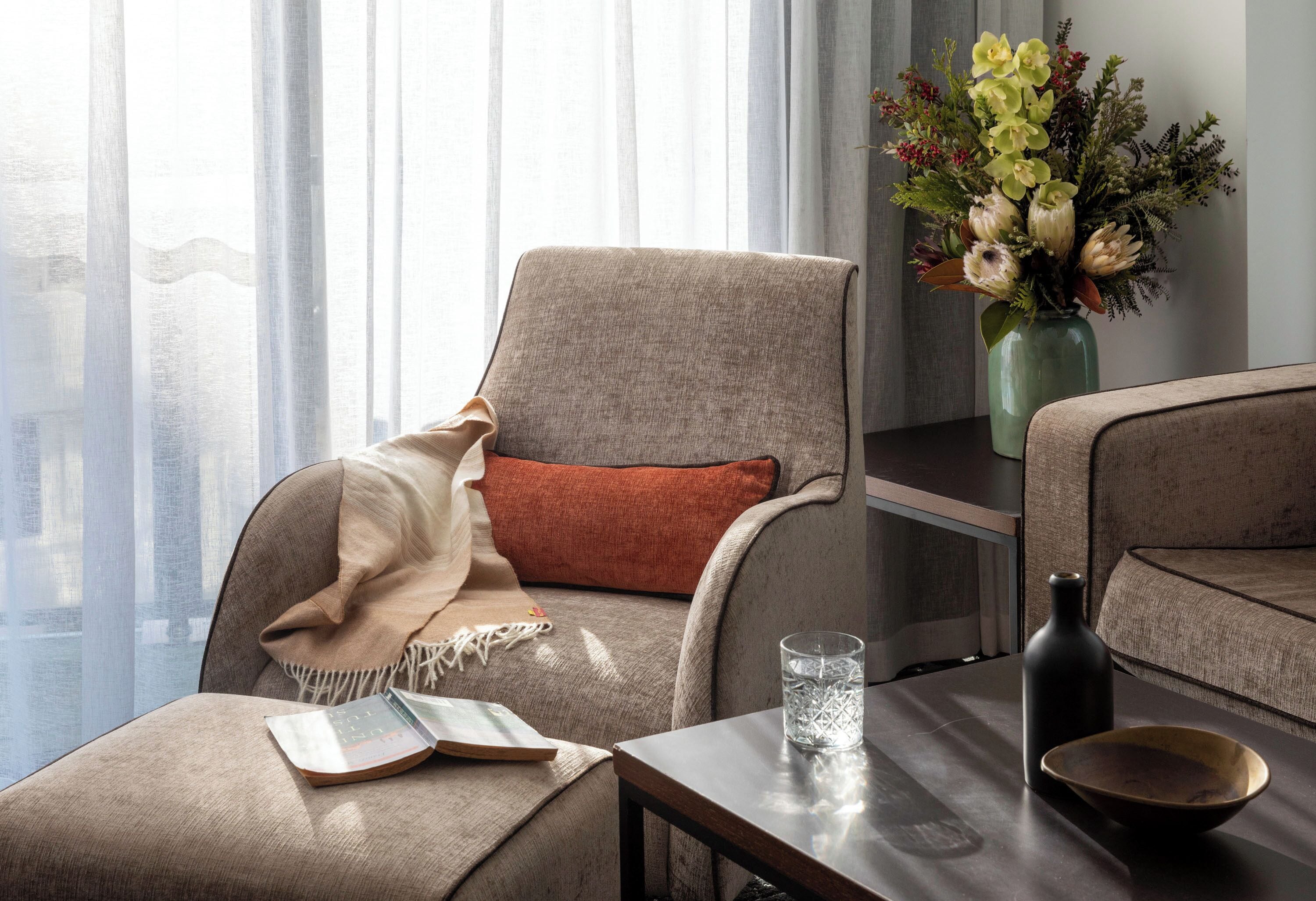 superior king suite | living area | 32-inch lcd tv with satellite channels, tv, ipod dock