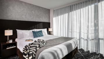 Minibar, caja fuerte, escritorio y cortinas opacas