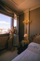 Deluxe Suite with side Grand Canal View | Vista do quarto